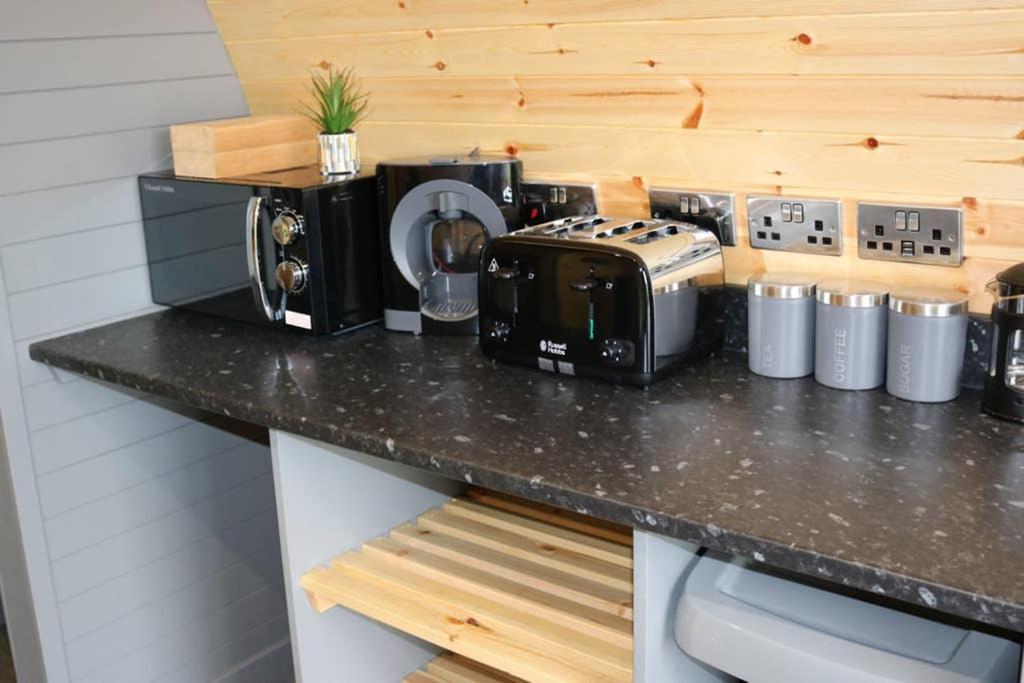 Glampods Glamping Pod - Meet Highland Cows And Sheep Elgin Villa Exteriör bild